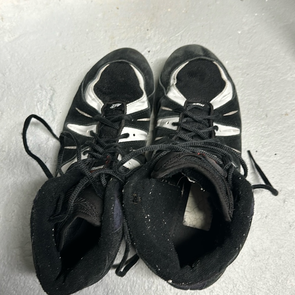 Used men’s wrestling shoes